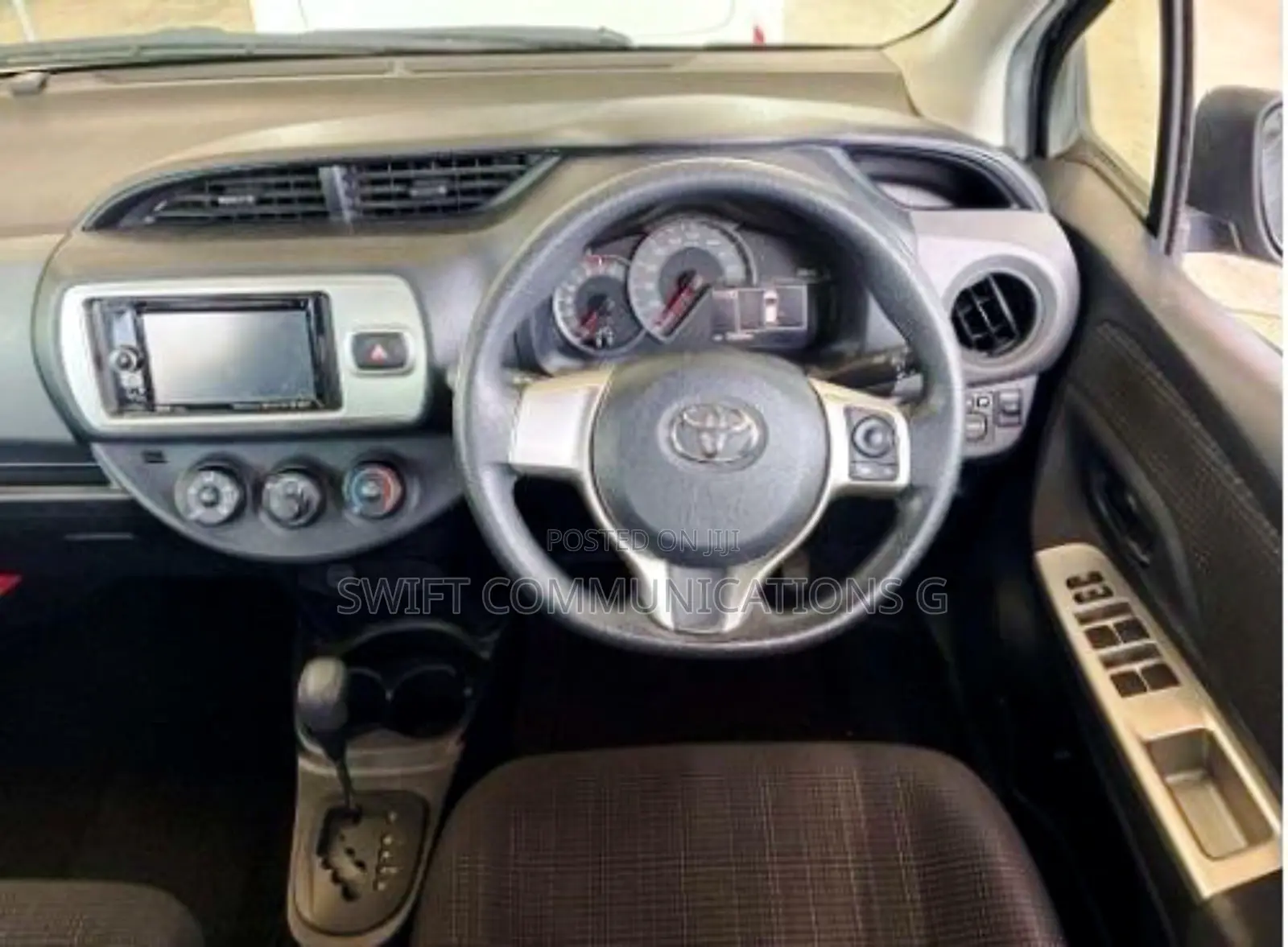 Toyota Vitz 1.3 FWD 5dr 2015 Gray