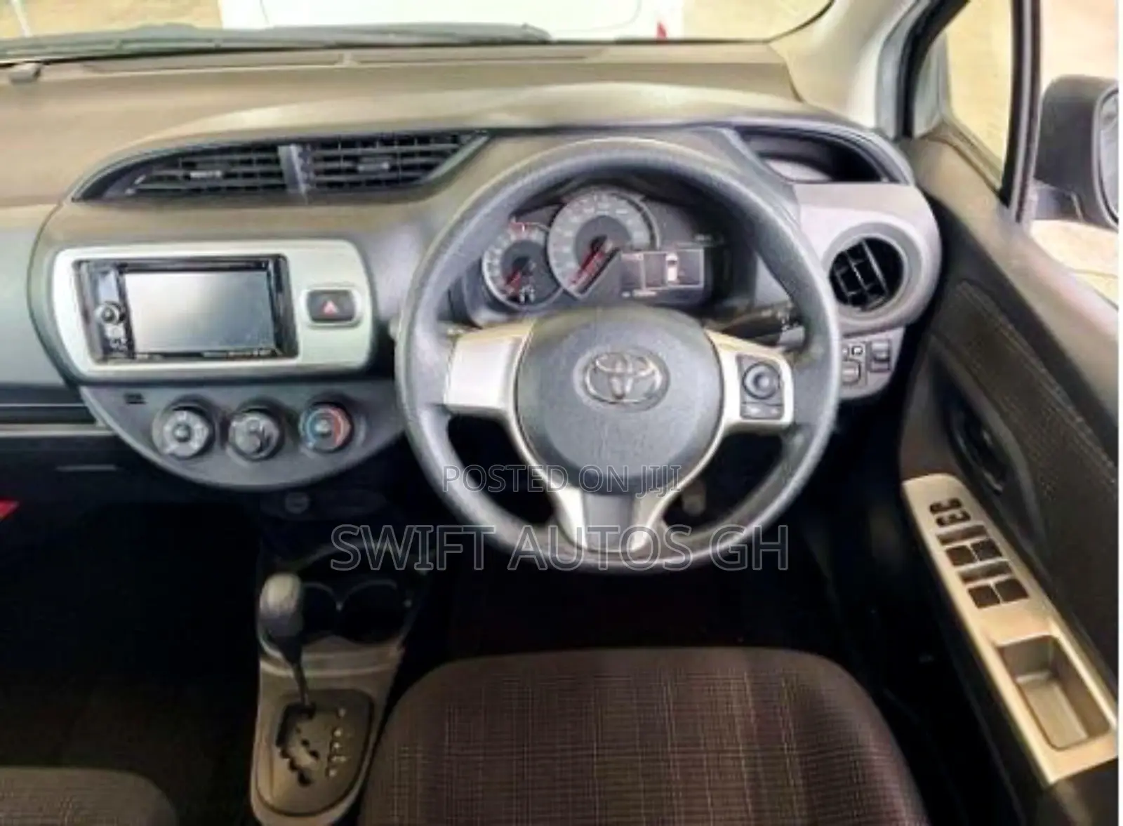 Toyota Vitz 1.3 FWD 5dr 2015 Gray