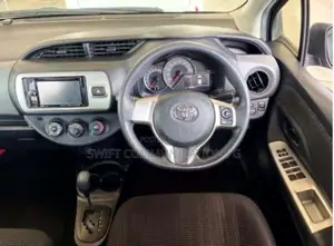 Toyota Vitz 1.3 FWD 5dr 2015 Gray