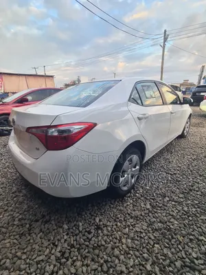 Toyota Corolla LE 4dr Sedan (1.8L 4cyl CVT) 2016 White