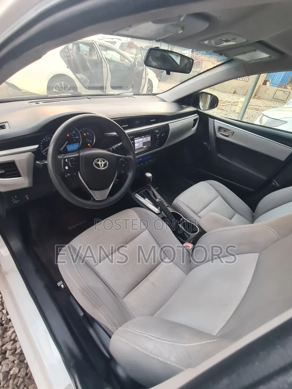 Toyota Corolla LE 4dr Sedan (1.8L 4cyl CVT) 2016 White