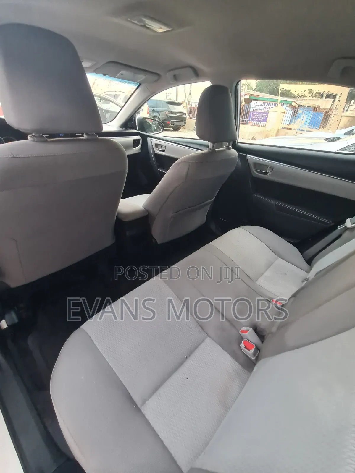Toyota Corolla LE 4dr Sedan (1.8L 4cyl CVT) 2016 White