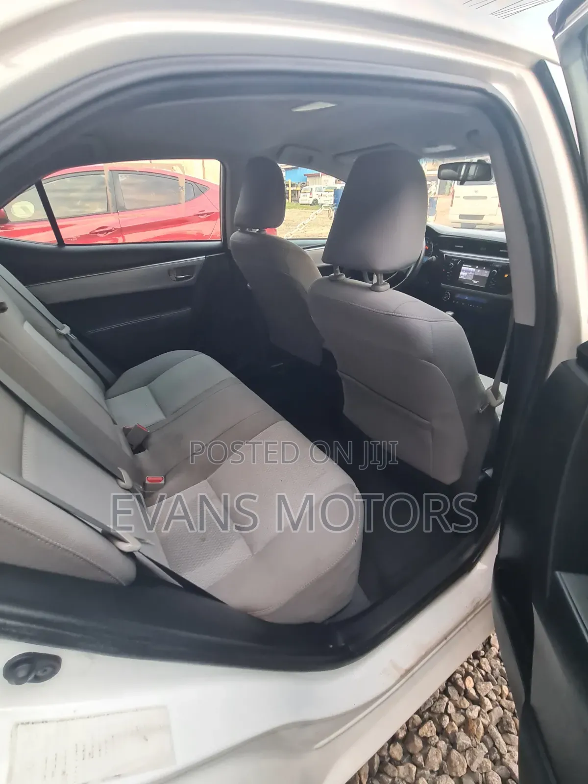 Toyota Corolla LE 4dr Sedan (1.8L 4cyl CVT) 2016 White