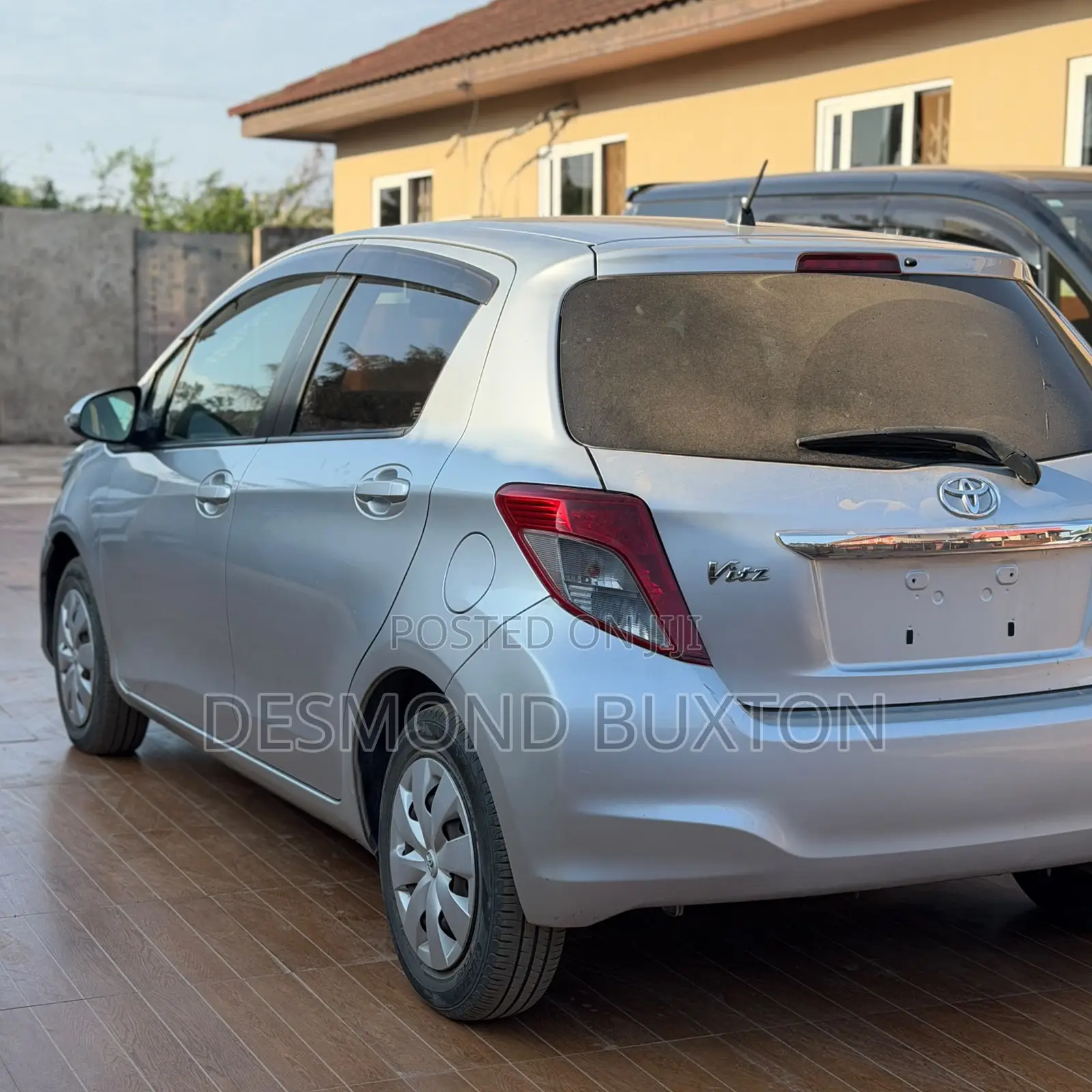 Toyota Vitz 1.3 AWD 3dr 2012 Gray