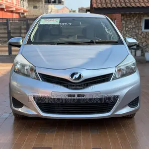 Toyota Vitz 1.3 AWD 3dr 2012 Gray