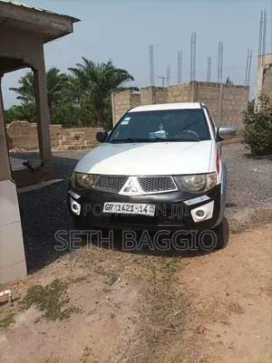 Mitsubishi L200 Double Cab 2.5 180hp 4WD 2014 White
