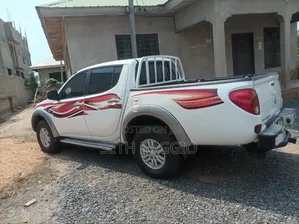 Mitsubishi L200 Double Cab 2.5 180hp 4WD 2014 White