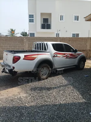 Mitsubishi L200 Double Cab 2.5 180hp 4WD 2014 White