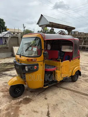 Bajaj RE 2025 Yellow