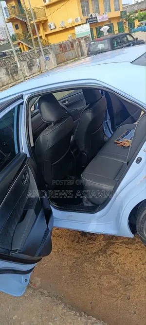 Toyota Corolla L (1.8L 4cyl 2A) 2018 Blue