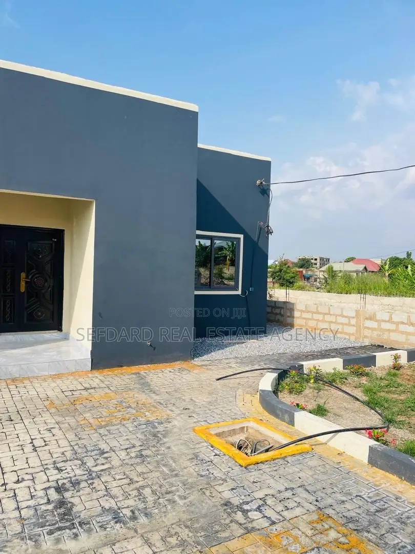 3bdrm House in Sefdard Properties, Pokuase for sale