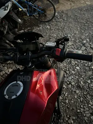 Honda CB 2023 Red