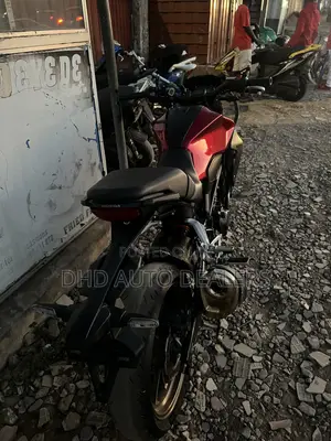Honda CB 2023 Red