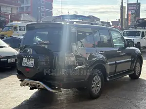 Mitsubishi Pajero 2011 Gray
