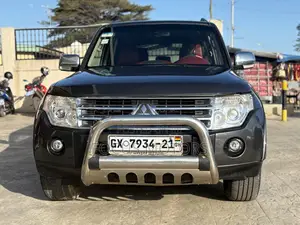 Mitsubishi Pajero 2011 Gray