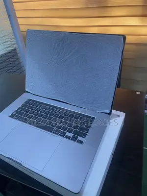 New Laptop Apple MacBook Pro 2019 16GB Intel Core i9 SSD 2T