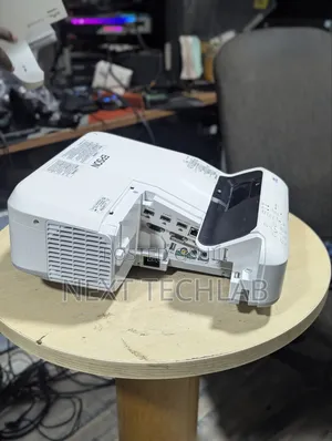 Epson EB-695Wi LCD Projector