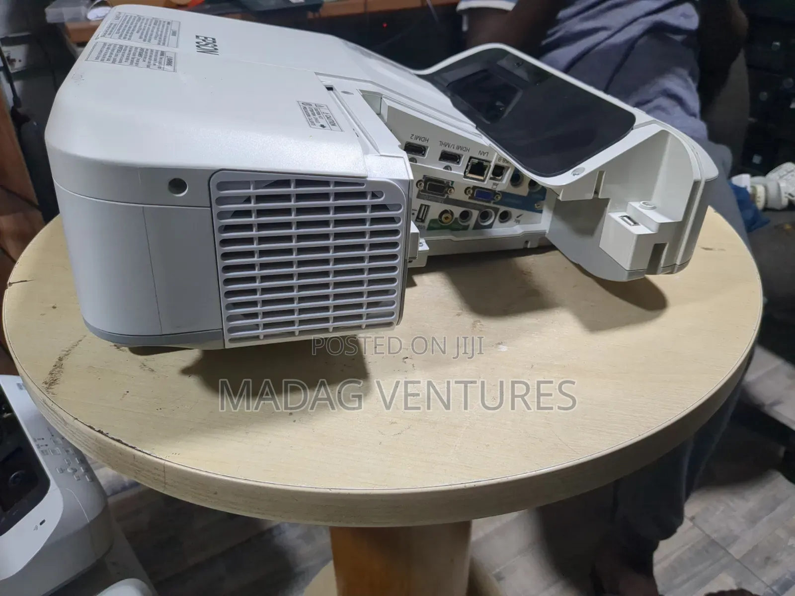 Epson EB-695Wi LCD