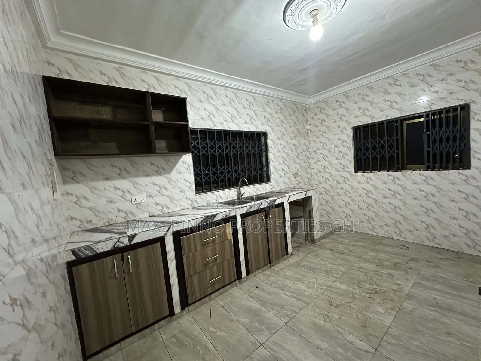 2bdrm Apartment in Maxspinno Properties, Zongo Junction for rent