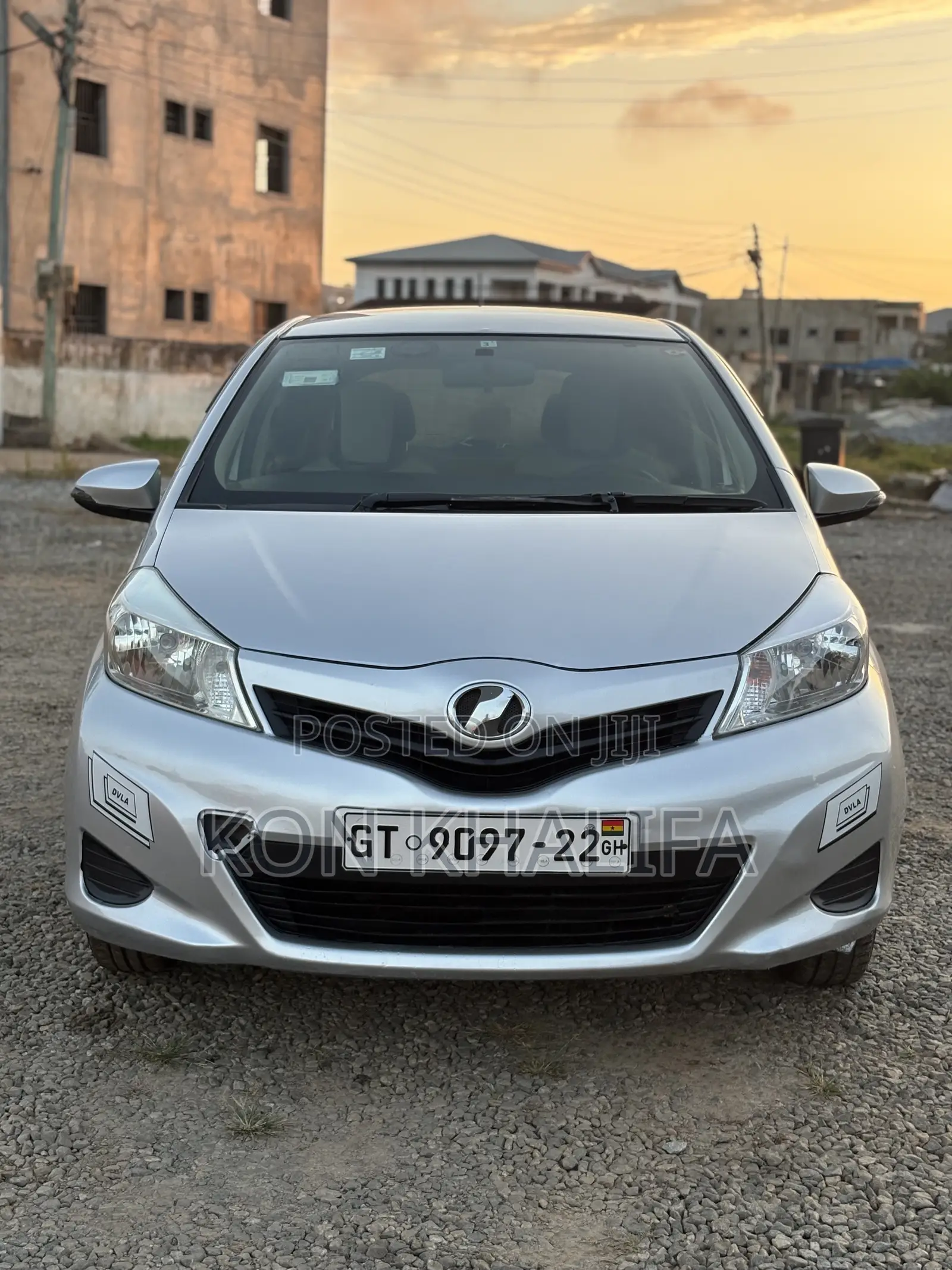 Toyota Vitz 1.3 FWD 5dr 2012 Silver