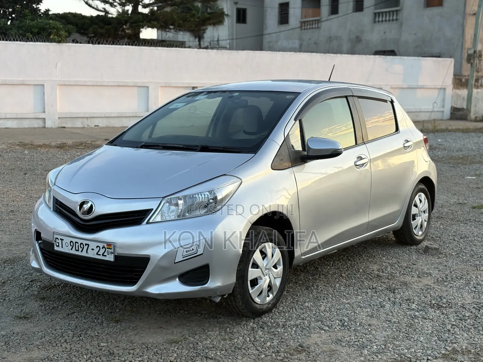 Toyota Vitz 1.3 FWD 5dr 2012 Silver