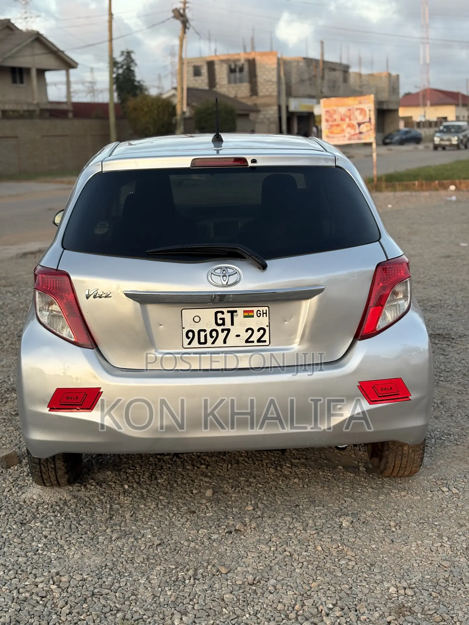 Toyota Vitz 1.3 FWD 5dr 2012 Silver