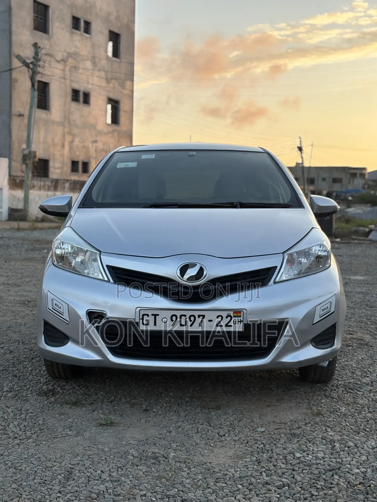 Toyota Vitz 1.3 FWD 5dr 2012 Silver