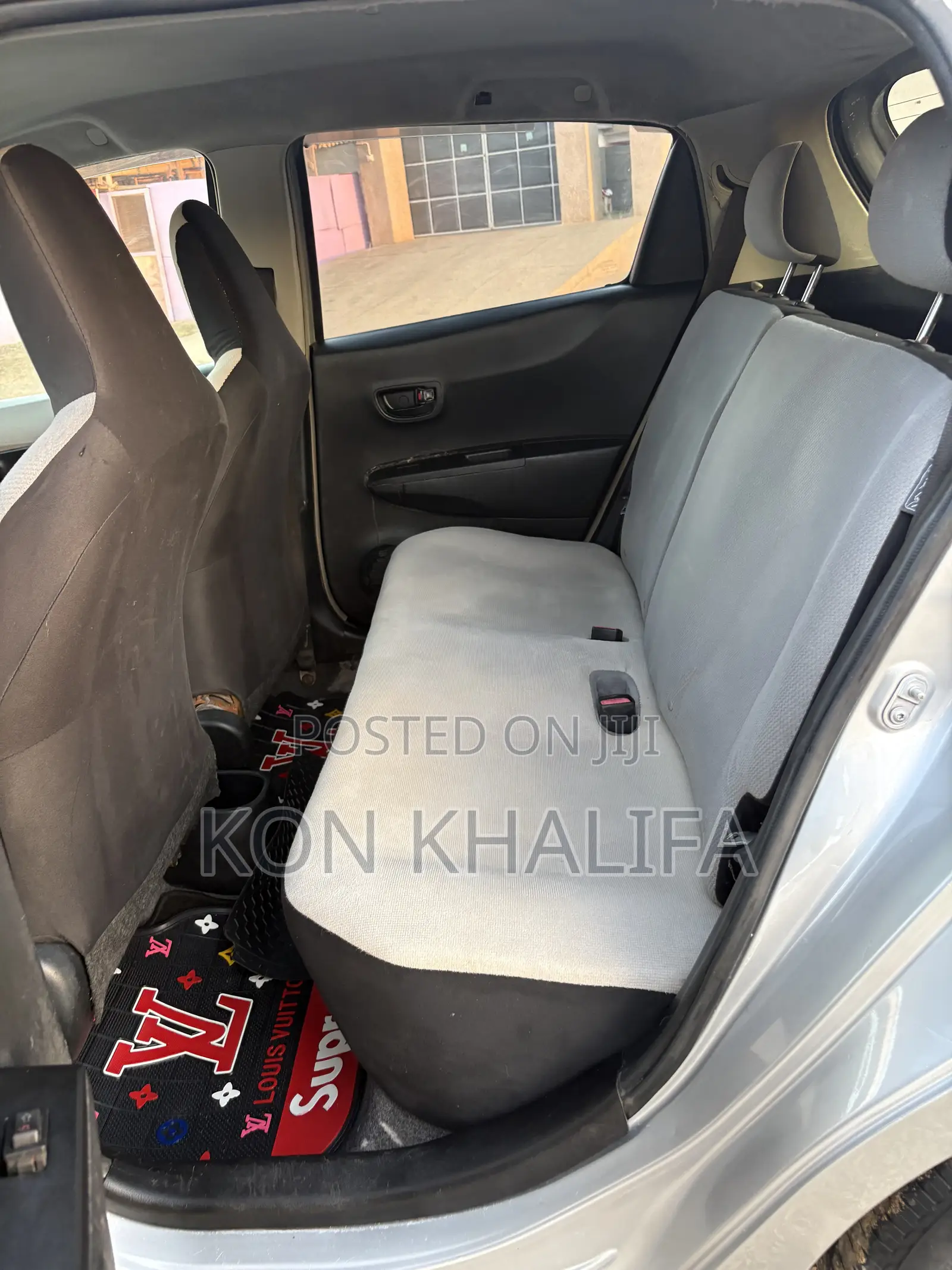 Toyota Vitz 1.3 FWD 5dr 2012 Silver