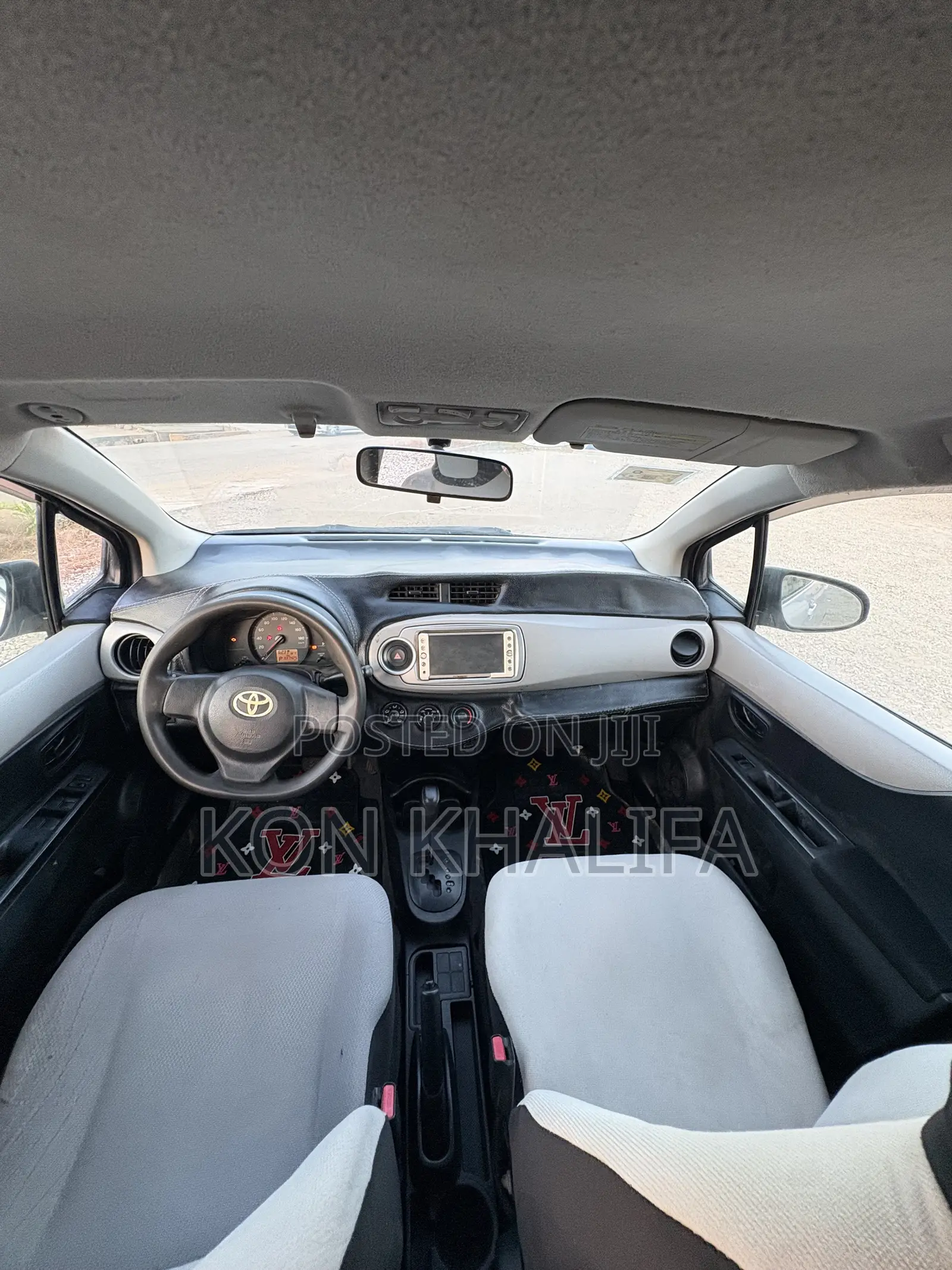 Toyota Vitz 1.3 FWD 5dr 2012 Silver