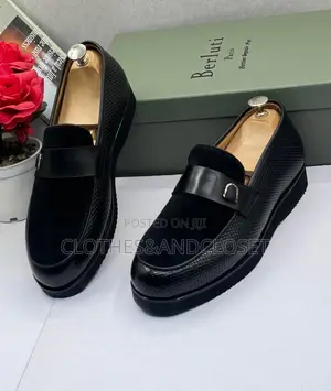 Sleek Black Leather and Suede Loafers Featuring a Stylish Metallic Bit