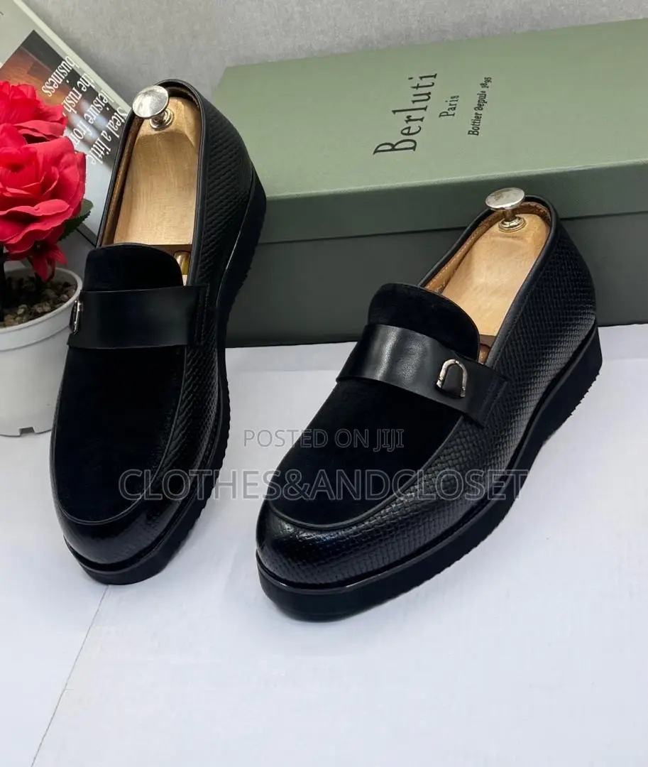 Sleek Black Leather and Suede Loafers Featuring a Stylish Metallic Bit