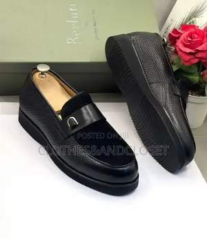 Sleek Black Leather and Suede Loafers Featuring a Stylish Metallic Bit