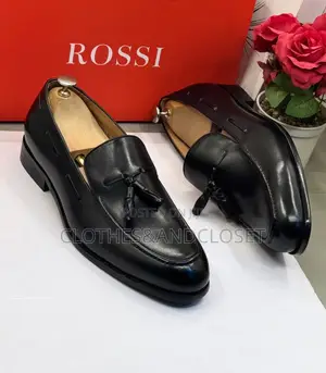 Classic Black Leather Men's Dress Loafers Featuring a Neat Tassel