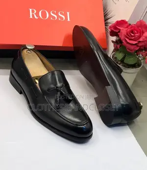 Classic Black Leather Men's Dress Loafers Featuring a Neat Tassel