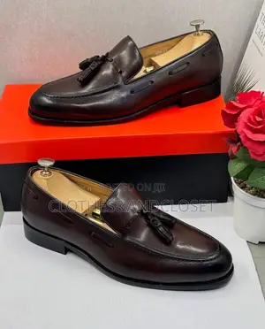 Dark Brown Leather Tassel Loafers With a Slip-on Design