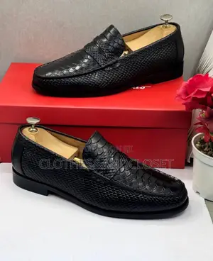Black Men's Slip-on Leatherdress Loaferswithsnake-Skin Pattern Texture