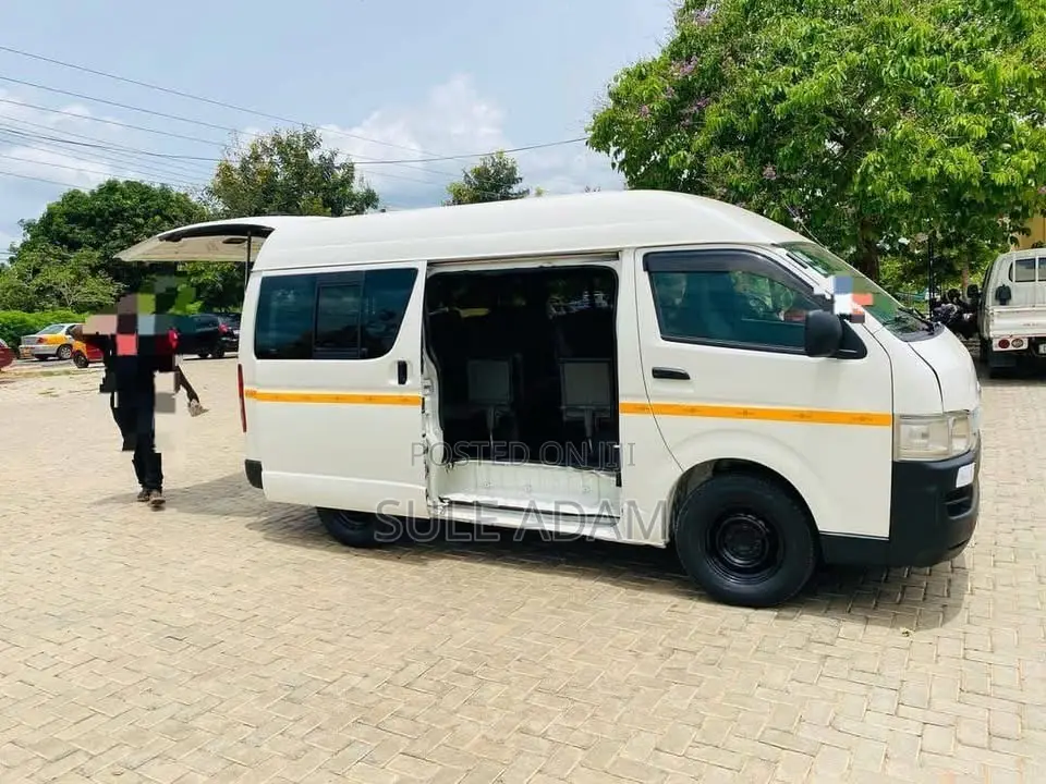 Toyota HiAce 2010 White