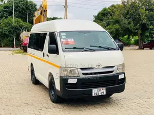 Toyota HiAce 2010 White