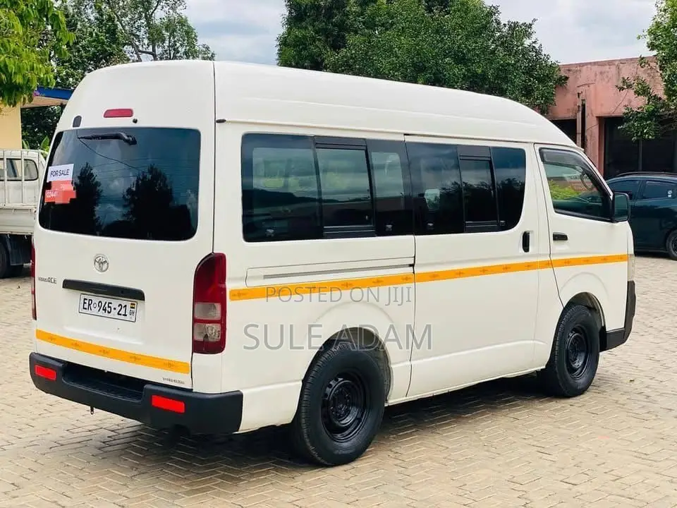 Toyota HiAce 2010 White