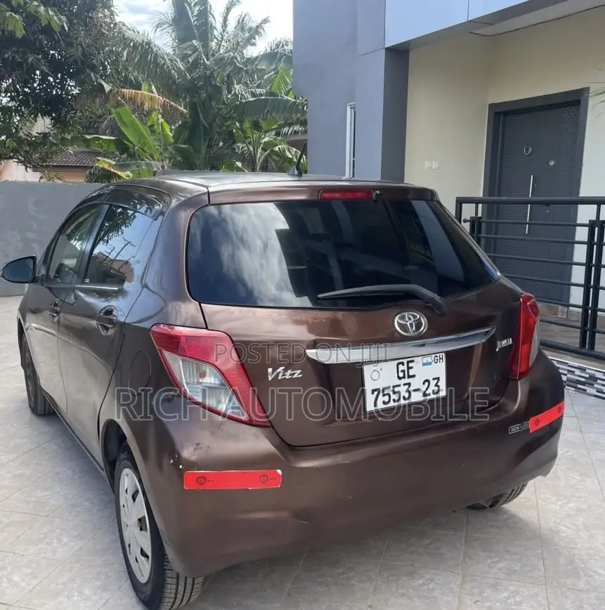 Toyota Vitz 1.5 FWD 3dr 2012 Brown