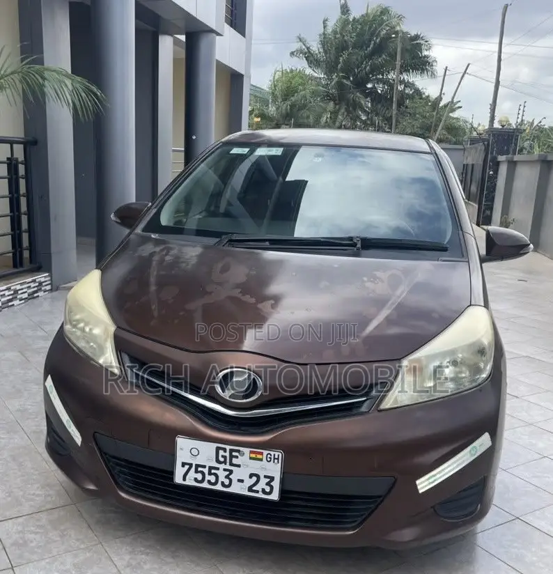 Toyota Vitz 1.5 FWD 3dr 2012 Brown