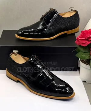Men's Formal Dress Shoes Featuring a Glossy Checkered Toe Cap