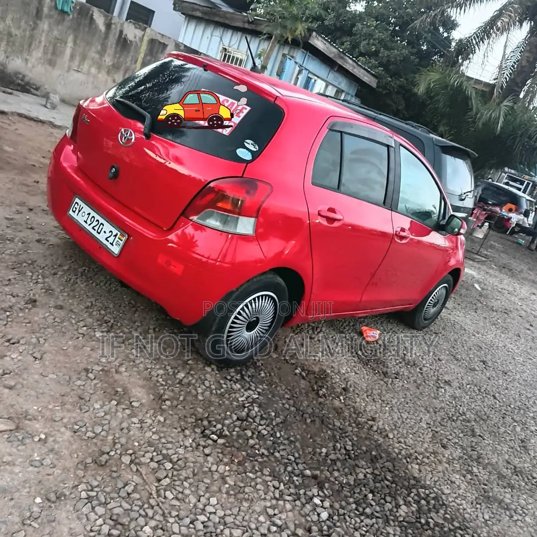 Toyota Vitz 2010 Red