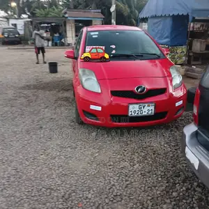 Toyota Vitz 2010 Red
