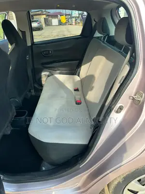 Toyota Vitz 2010 Red
