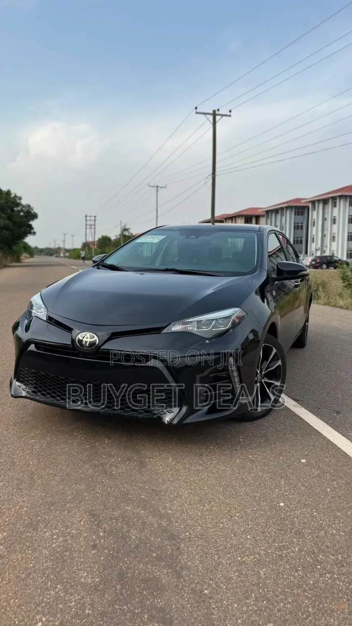 Toyota Corolla SE (1.8L 4cyl 6M) 2018 Black