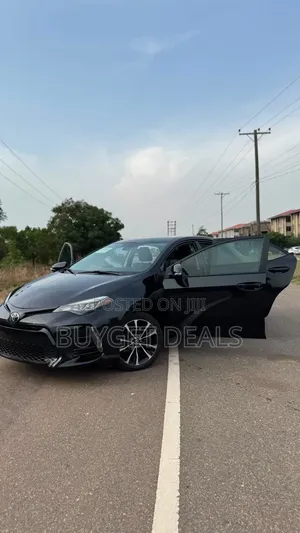 Toyota Corolla SE (1.8L 4cyl 6M) 2018 Black