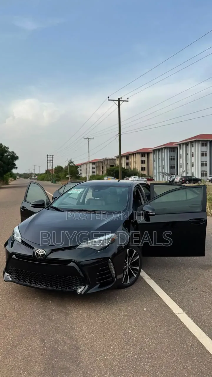 Toyota Corolla SE (1.8L 4cyl 6M) 2018 Black