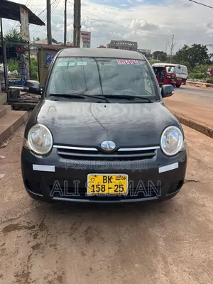 Toyota Sienta 2012 Gold