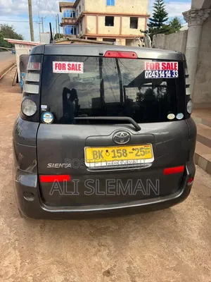 Toyota Sienta 2012 Gold